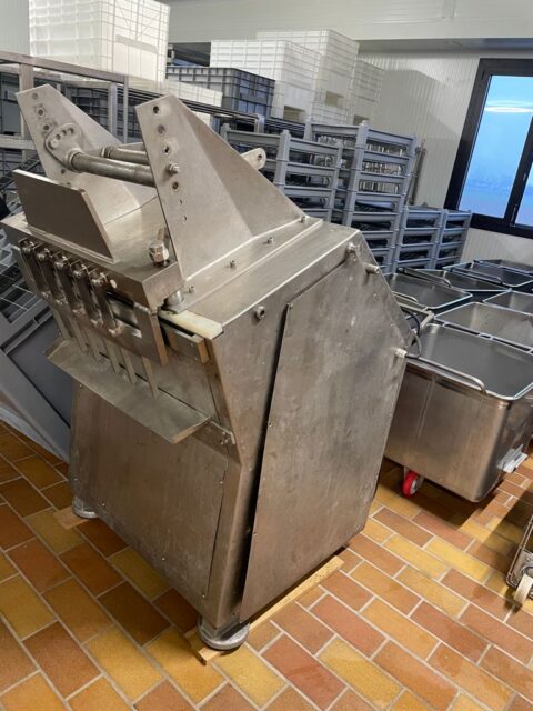 Macchina alimentare taglia blocchi usata   *** VENDUTA ***