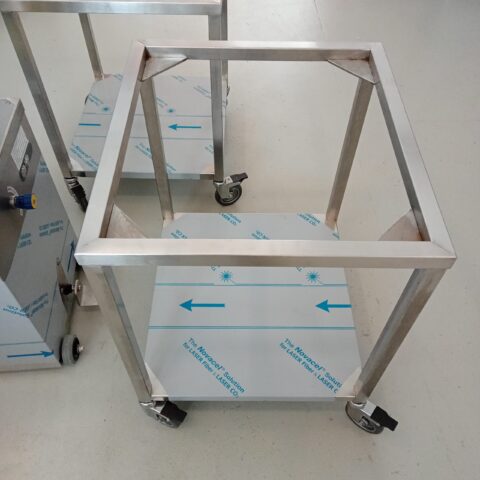 Carrello per bilancia, carrello per affettatrice, carrello per macchina sottovuoto, basamento per macchina e attrezzatura alimentare costruito su misura, in acciaio inox