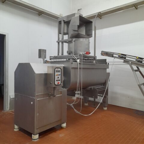 Impastatrice VELATI VbA 10 qli usata completa di spargitore e caricamento a nastro